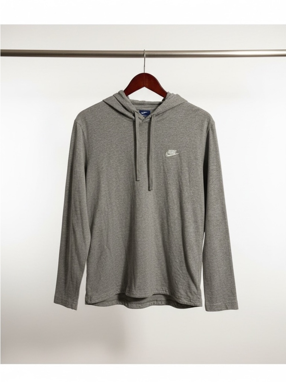Nike Men’s Gray Lightweight Hooded Long-Sleeve Shirt